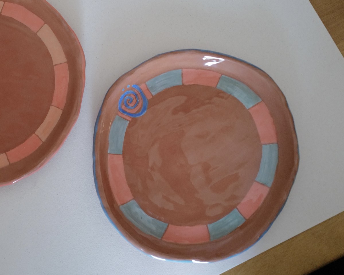 Close-up angle of the striped terracotta plates