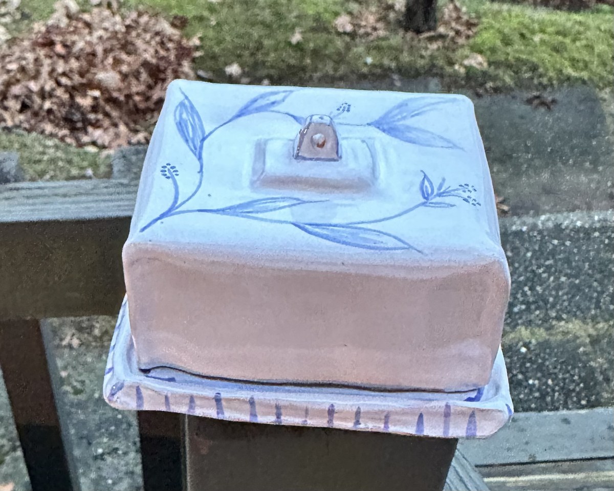 Butter dish with a painted blue leaf vine