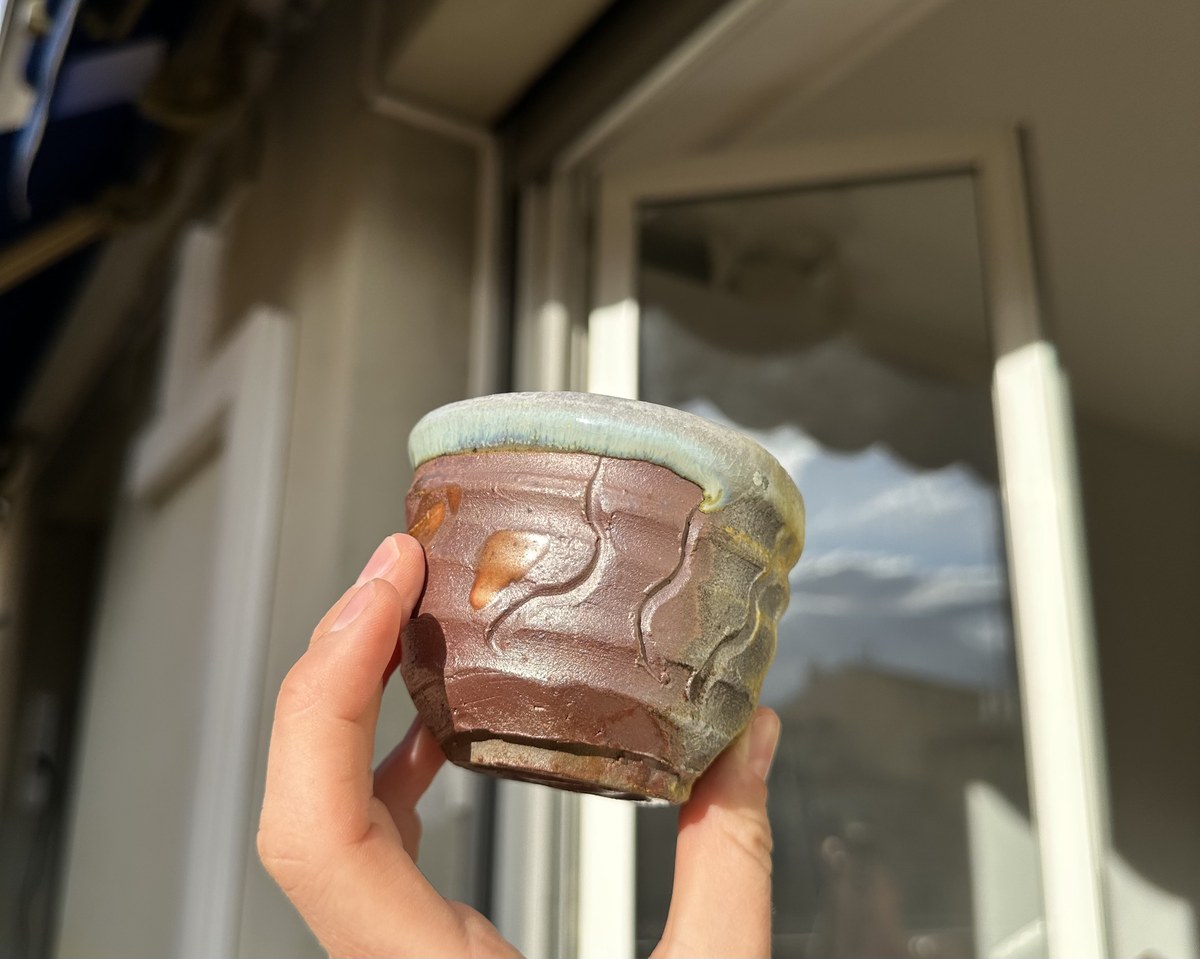 Wood-fired tumbler with pale ash rim